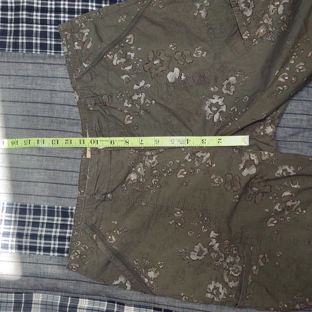 Democracy Floral Khaki Cropped Capris In ladies Size 12 - Picture 11 of 16